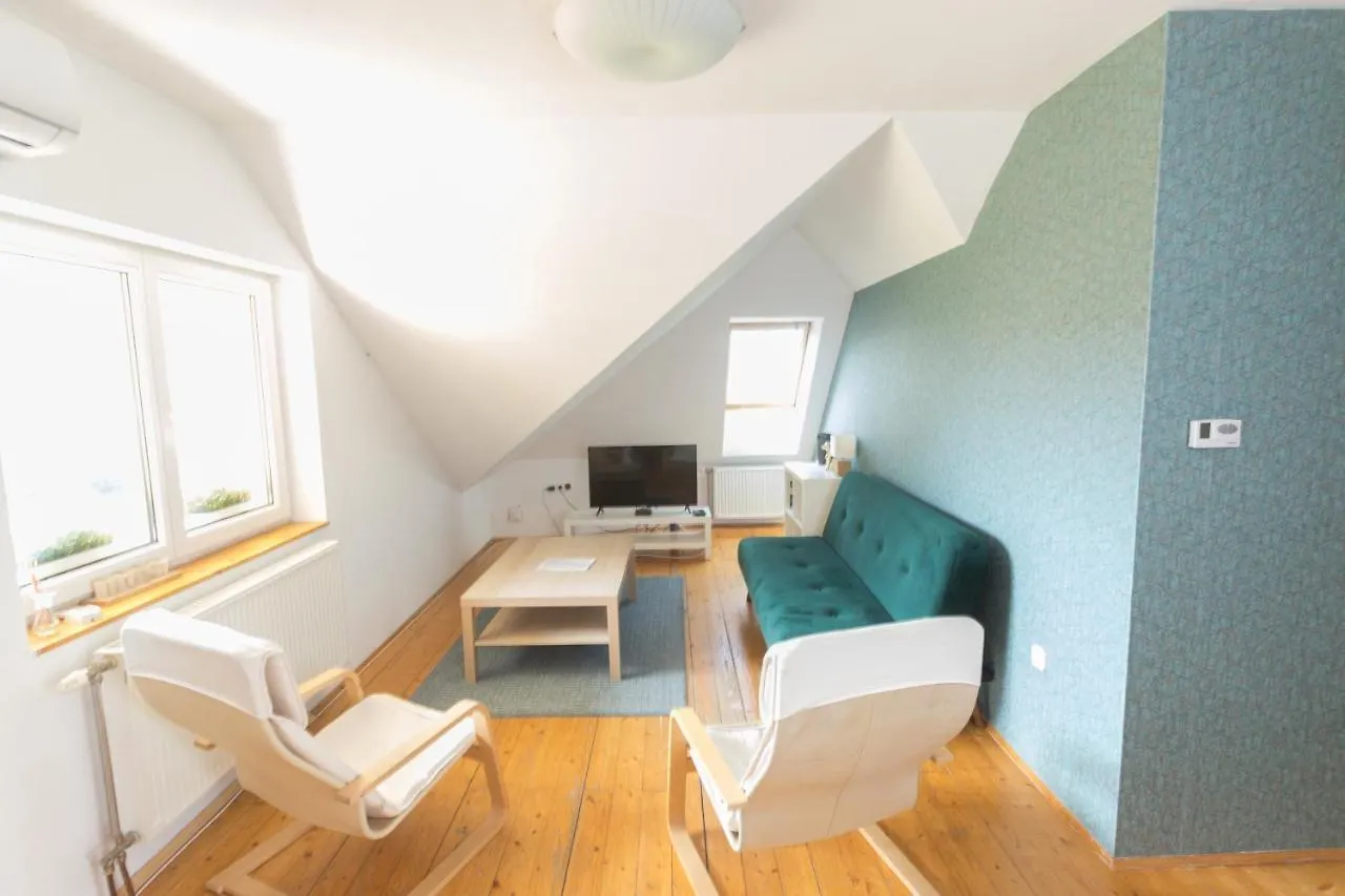 Hi-Bp Garden City Batsanyi Apartment 3 Rooms, Apartment Upstairs Near The City Train With Free Parking Budapest