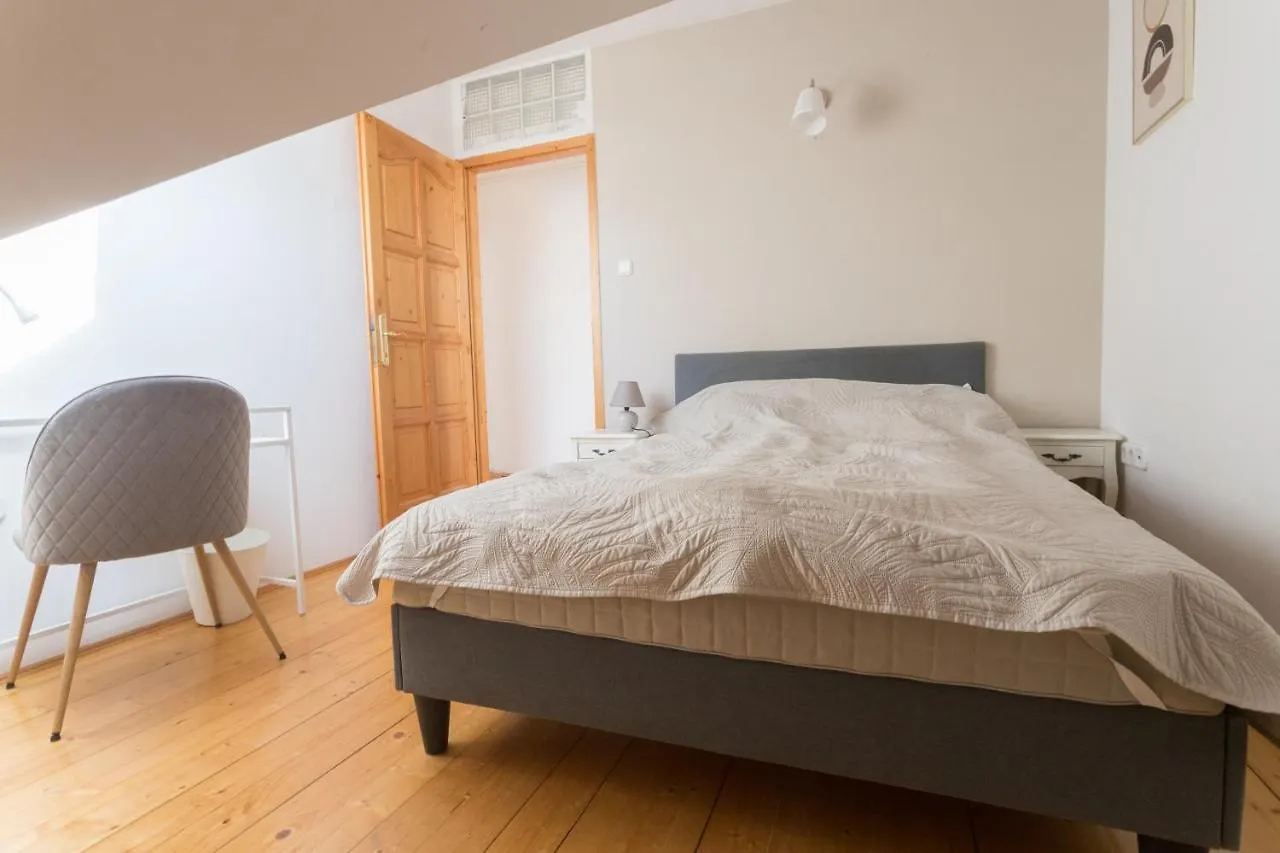 Hi-Bp Garden City Batsanyi Apartment 3 Rooms, Apartment Upstairs Near The City Train With Free Parking Budapest