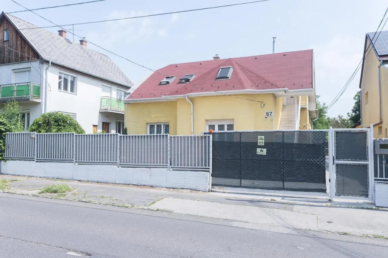Hi-Bp Garden City Batsanyi Apartment 3 Rooms, Apartment Upstairs Near The City Train With Free Parking Budapest