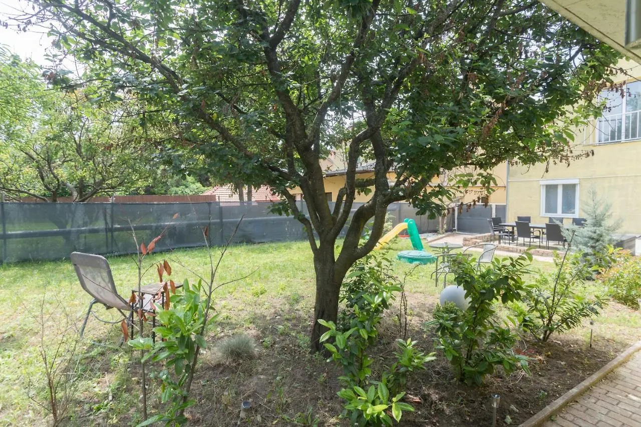 Hi-Bp Garden City Batsanyi Apartment 3 Rooms, Apartment Upstairs Near The City Train With Free Parking Budapest